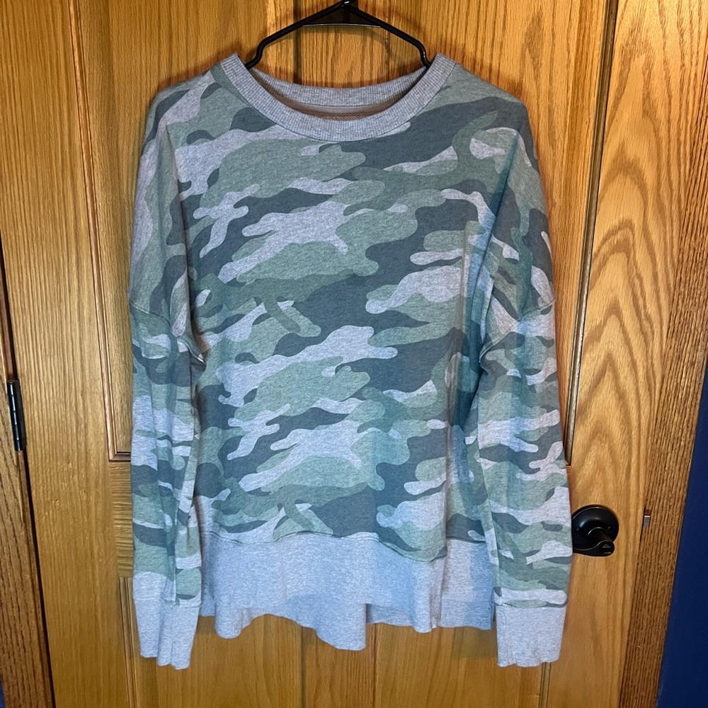 Women’s Oversized Camouflage Long Sleeve Sweatshirt-Size LG